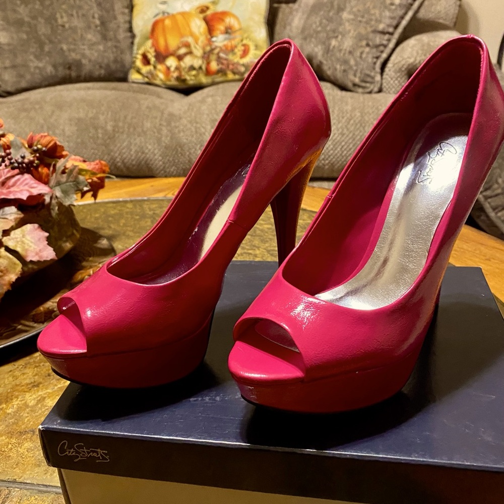 City Streets Coco Open Toed Heels in Dark Berry, Size 6 1/2